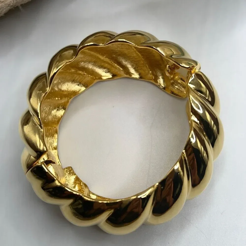 Polished Gold Twist Bangle Hinged Bracelet Kenneth Jay Lane - Picture 11 of 12